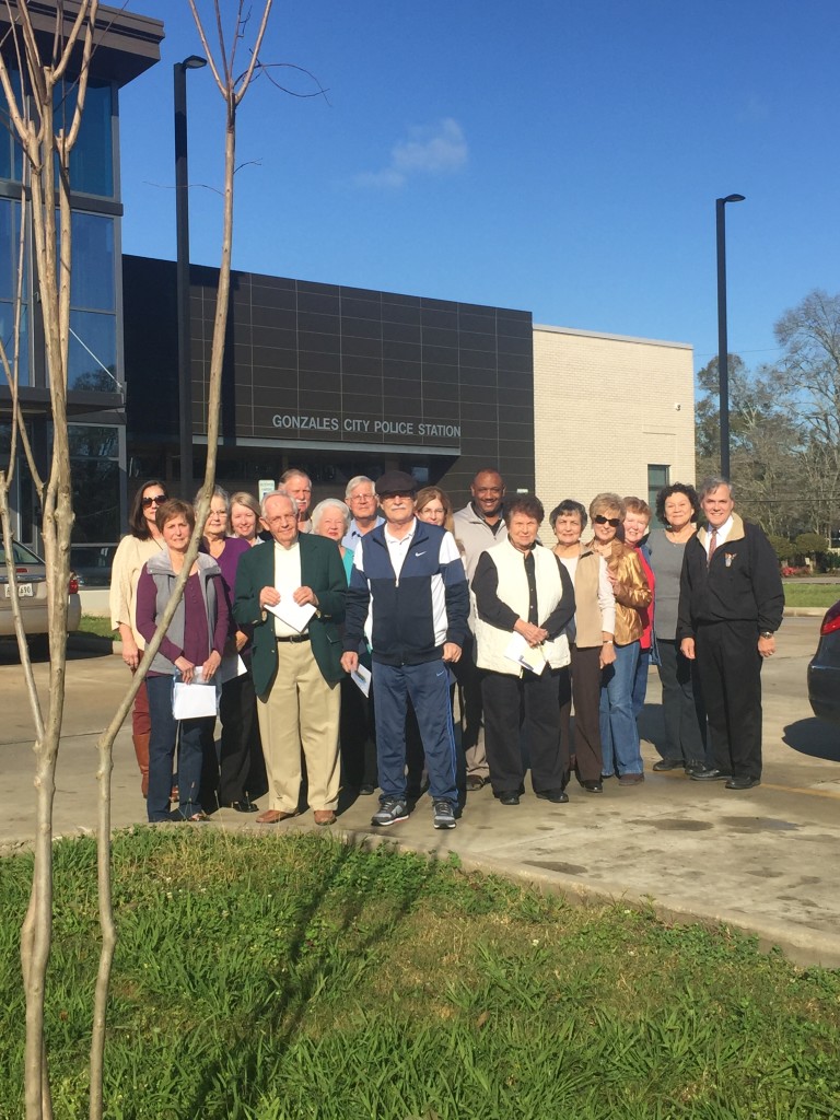 Gonzales Garden Club donates tree to Gonzales Police Department